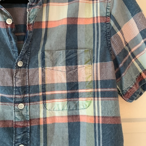 American Eagle short sleeved plaid shirt. - Picture 6 of 6